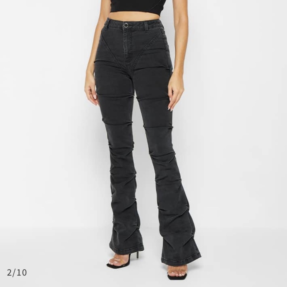 NWT🏷Tacked Denim Flared Jeans
Washed Black🐃